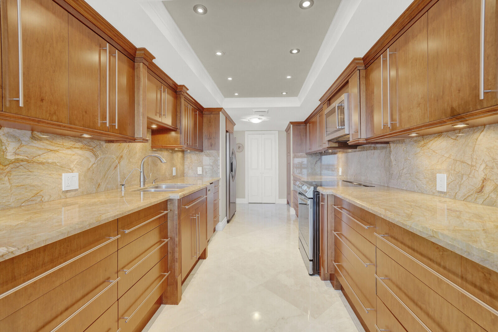 4101 North Ocean Boulevard, Unit D703 Boca Raton, FL 33431 - Photo 19 of 49 EAT-IN GOURMET KITCHEN