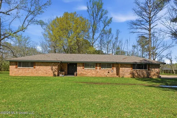 $179,999 | 1802 Old Highway 80, Forest, MS 39074