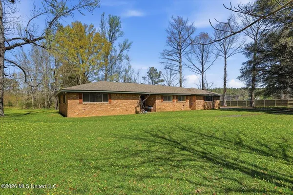$179,999 | 1802 Old Highway 80, Forest, MS 39074