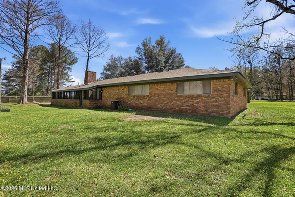 $179,999 | 1802 Old Highway 80, Forest, MS 39074