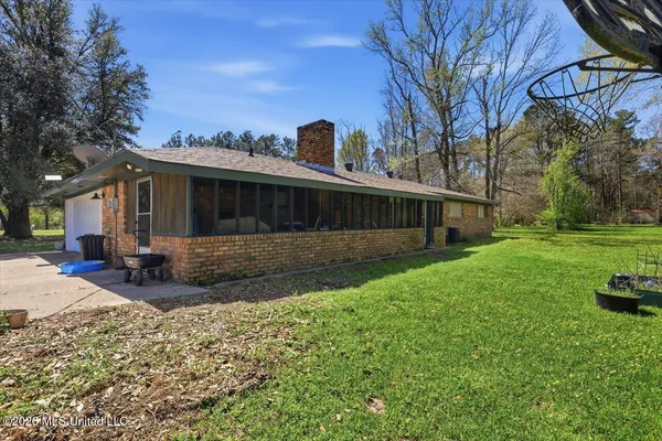 $179,999 | 1802 Old Highway 80, Forest, MS 39074