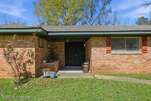 $179,999 | 1802 Old Highway 80, Forest, MS 39074