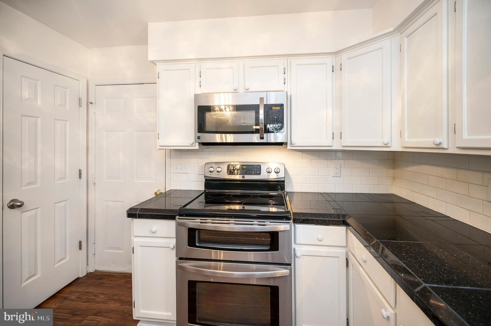 633 Welsh Drive Ruther Glen, VA 22546 - Photo 12 of 71 Kitchen with double oven