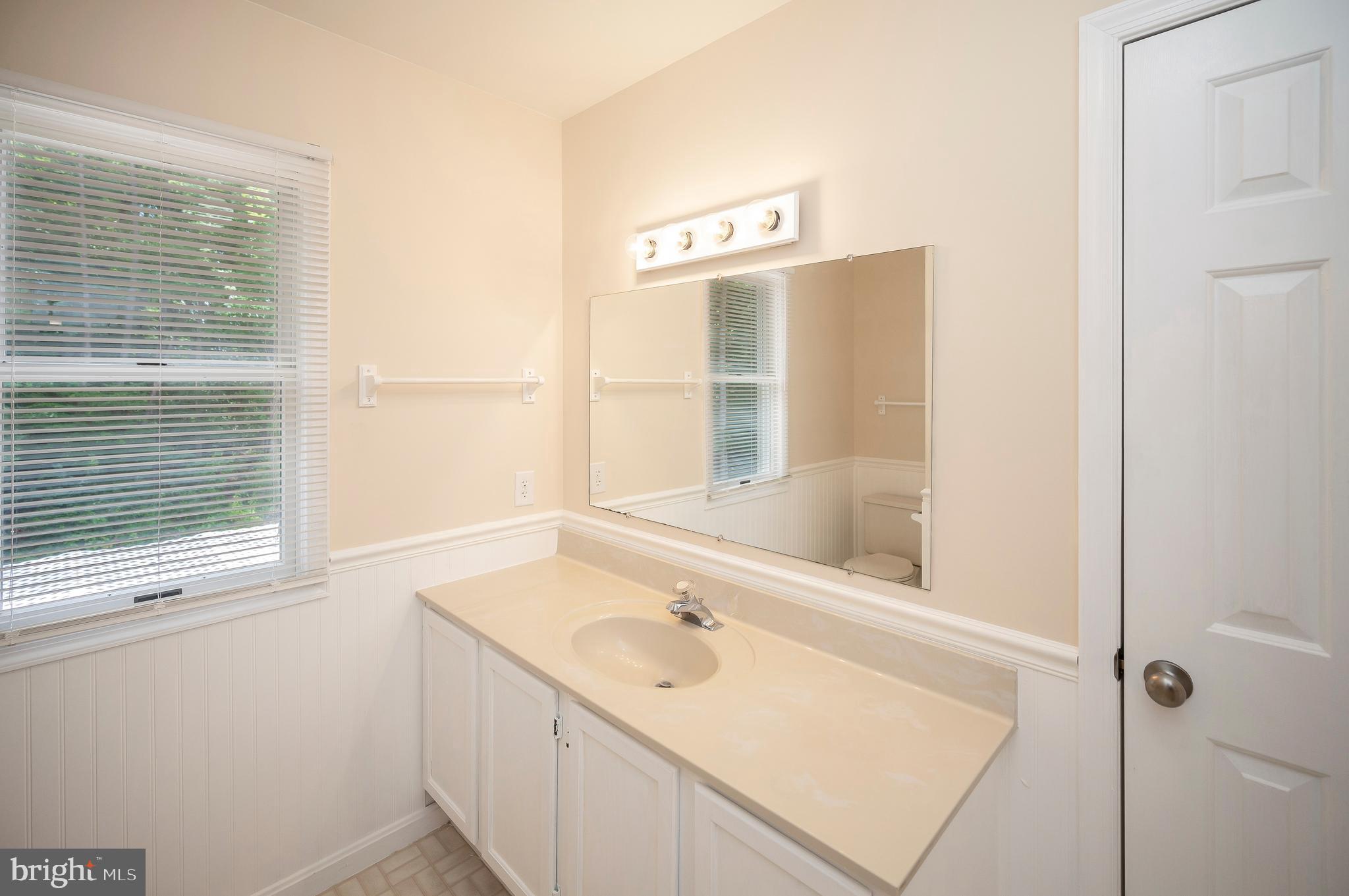 633 Welsh Drive Ruther Glen, VA 22546 - Photo 33 of 71 Upstairs main bathroom
