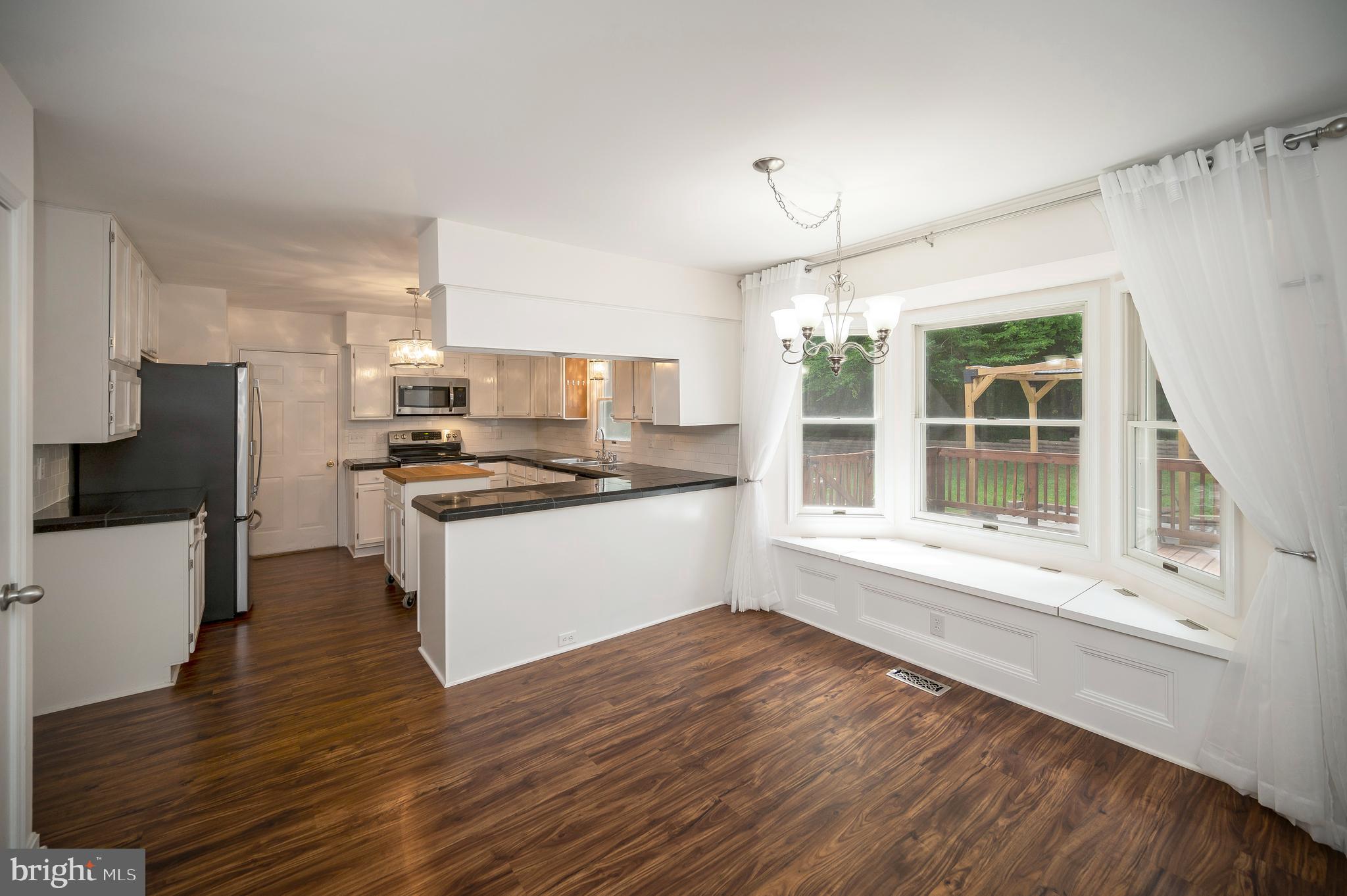 633 Welsh Drive Ruther Glen, VA 22546 - Photo 4 of 71 Breakfast area w/ Bay window, bench with storage