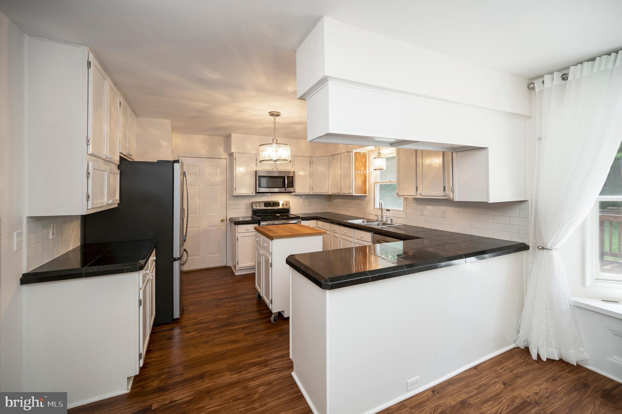 633 Welsh Drive Ruther Glen, VA 22546 - Photo 6 of 71 Kitchen with newer stainless appliances
