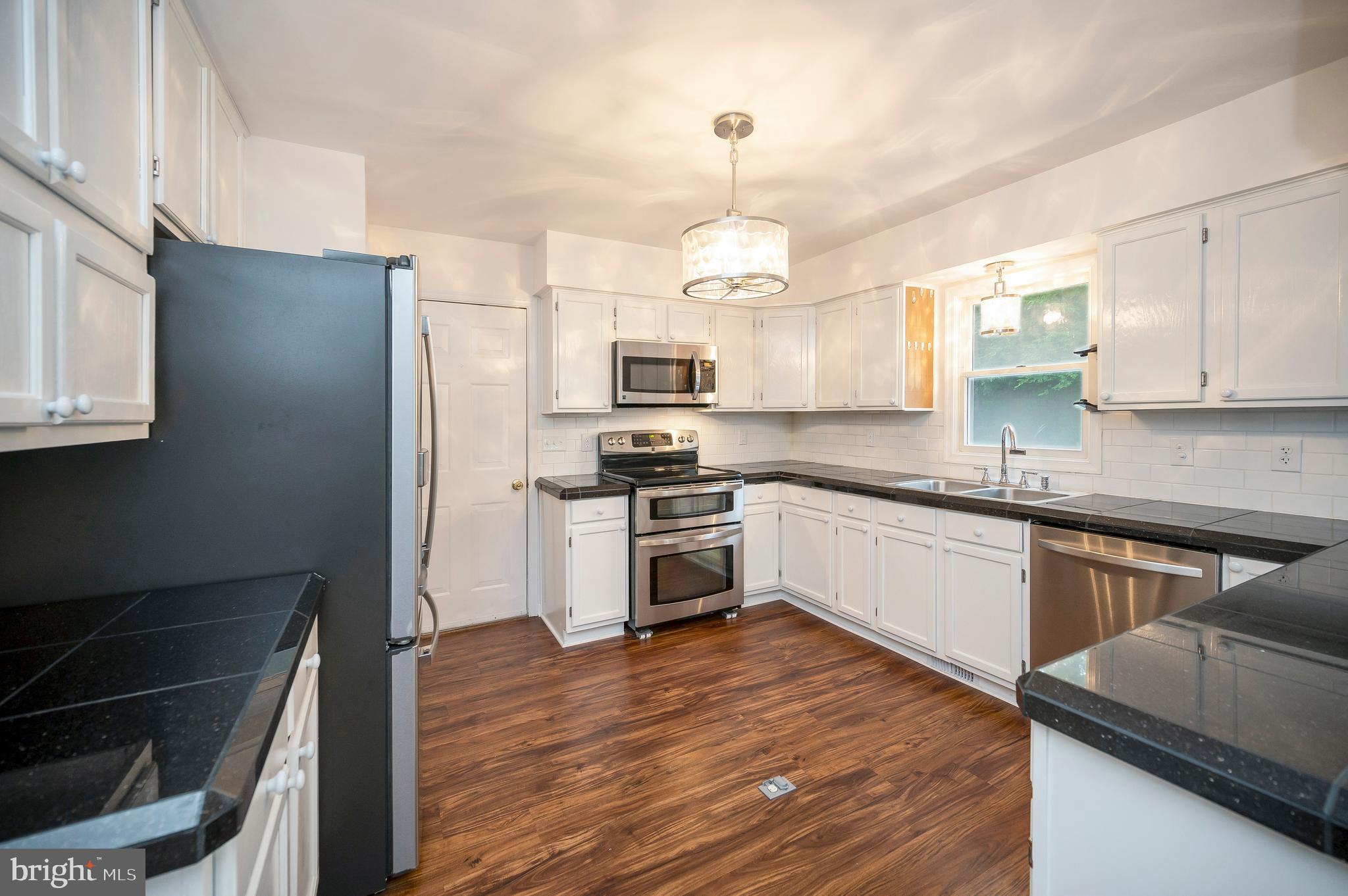 633 Welsh Drive Ruther Glen, VA 22546 - Photo 8 of 71 Kitchen with ample cabimets and counter space