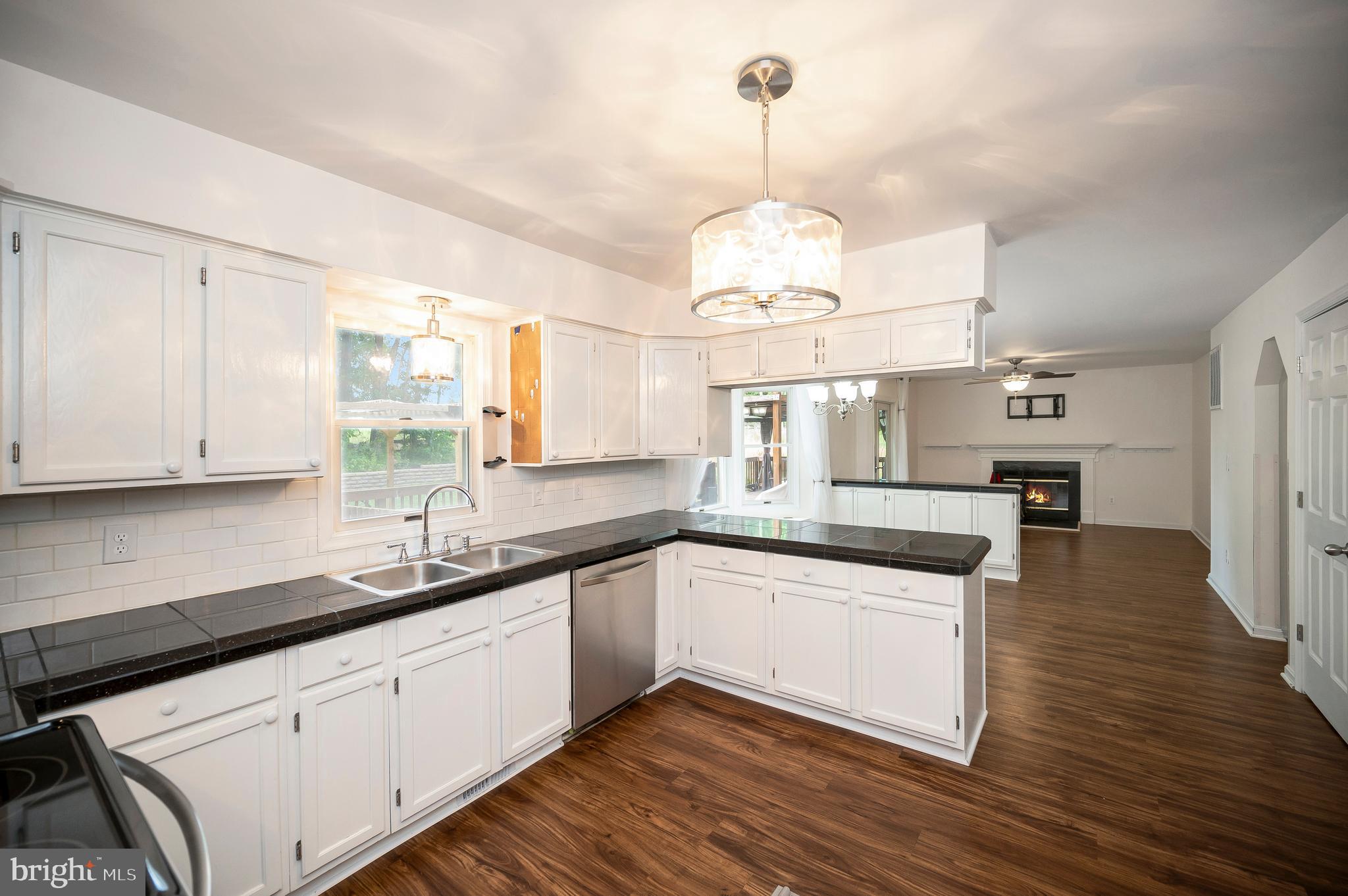633 Welsh Drive Ruther Glen, VA 22546 - Photo 10 of 71 Kitchen