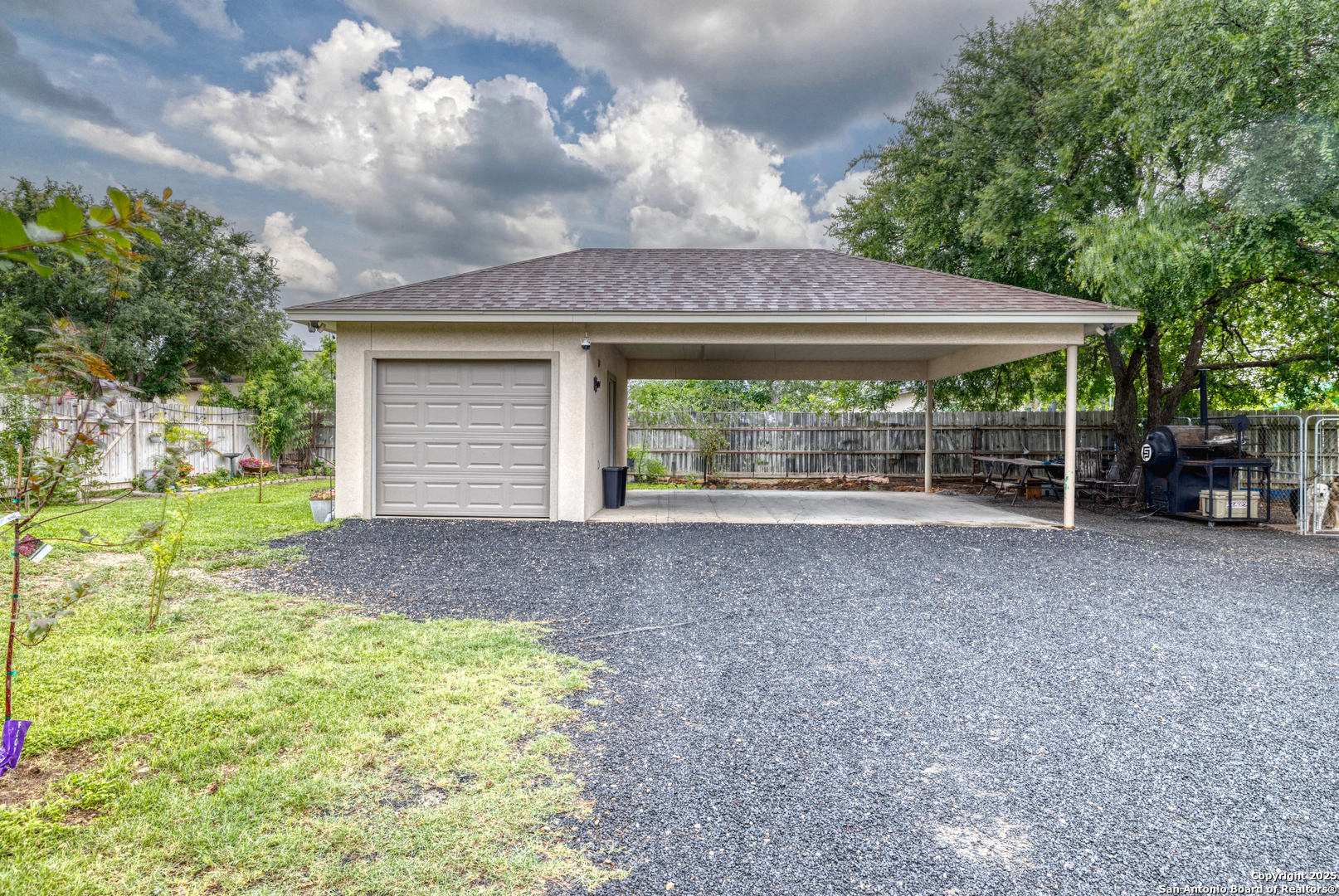 333 Studer Street Uvalde, TX 78801 - Photo 23 of 29 a view of a house with backyard and garden