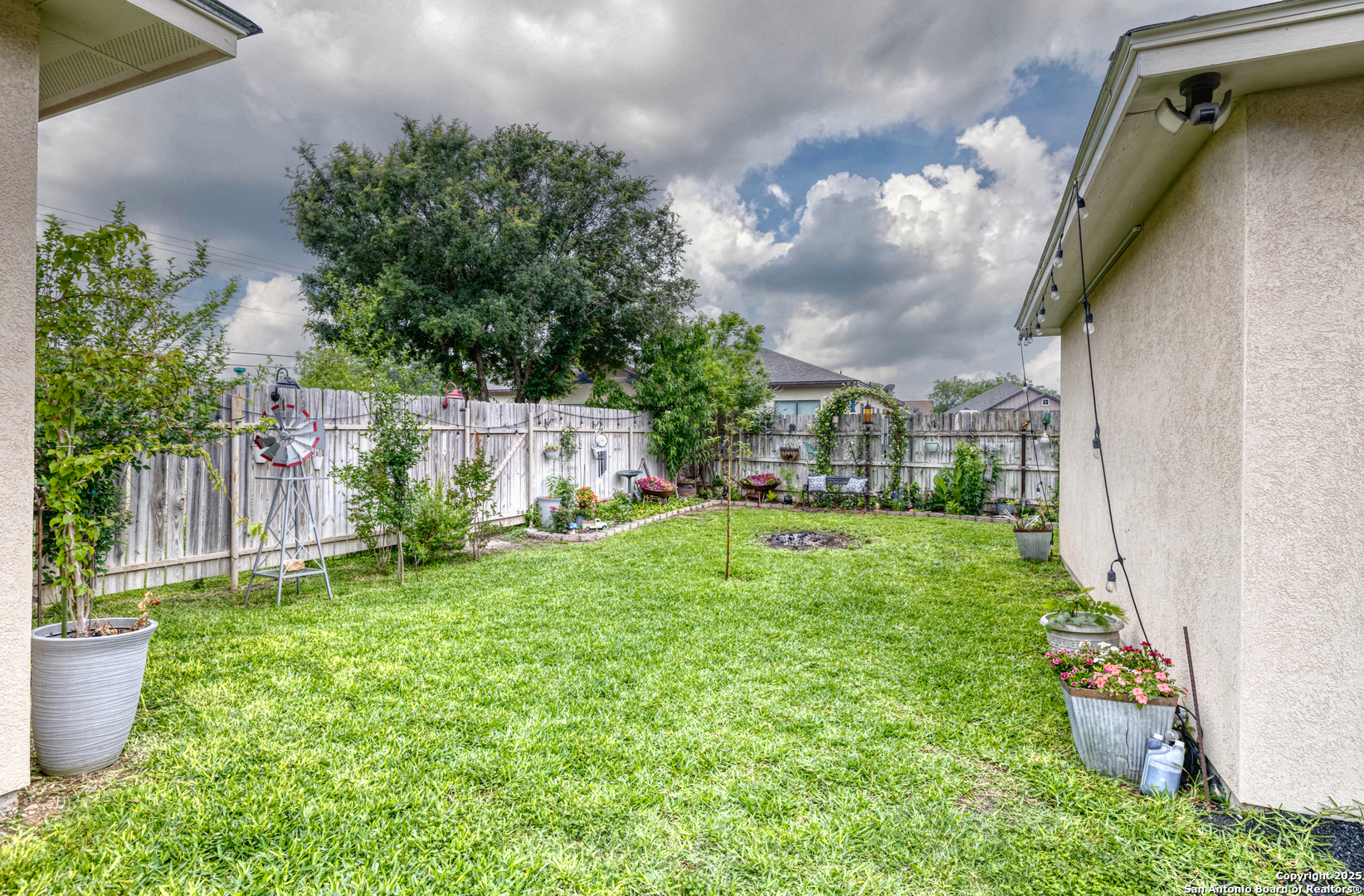 333 Studer Street Uvalde, TX 78801 - Photo 25 of 29 a view of a back yard