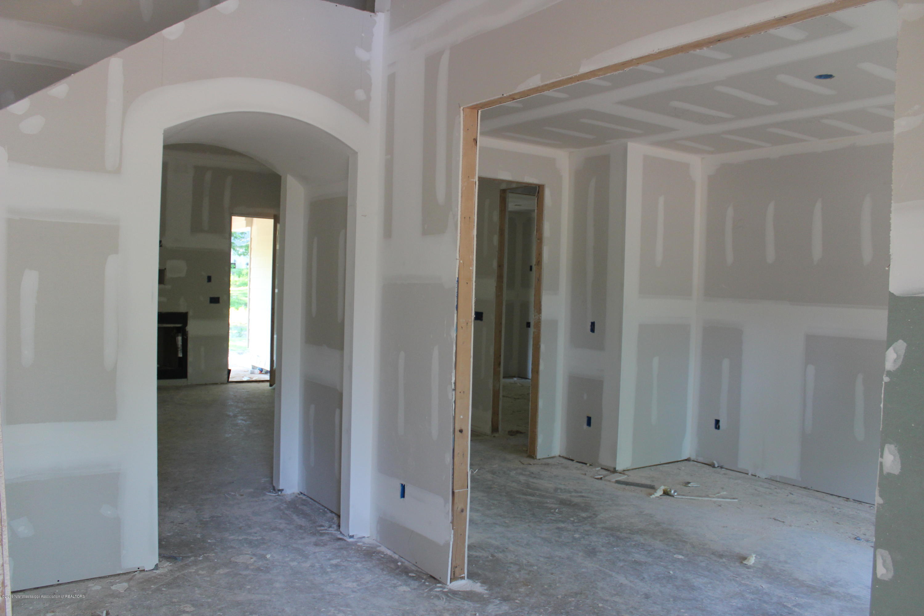 7448 Vaiden Road Hernando, MS 38632 - Photo 8 of 11 woods dining and foyer