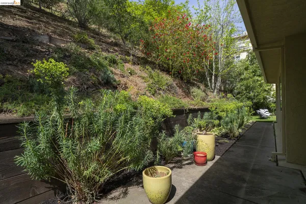 $1,475,000 | 6109 Fairlane Drive, Oakland, CA 94611