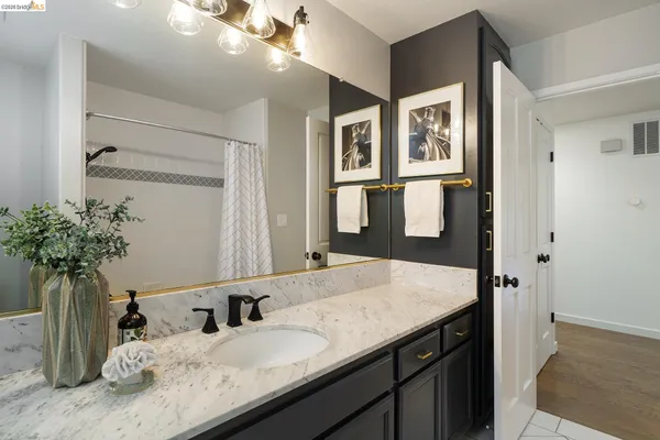 $1,475,000 | 6109 Fairlane Drive, Oakland, CA 94611