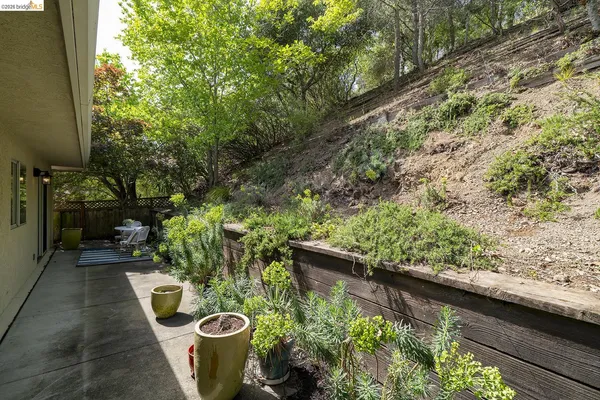 $1,475,000 | 6109 Fairlane Drive, Oakland, CA 94611