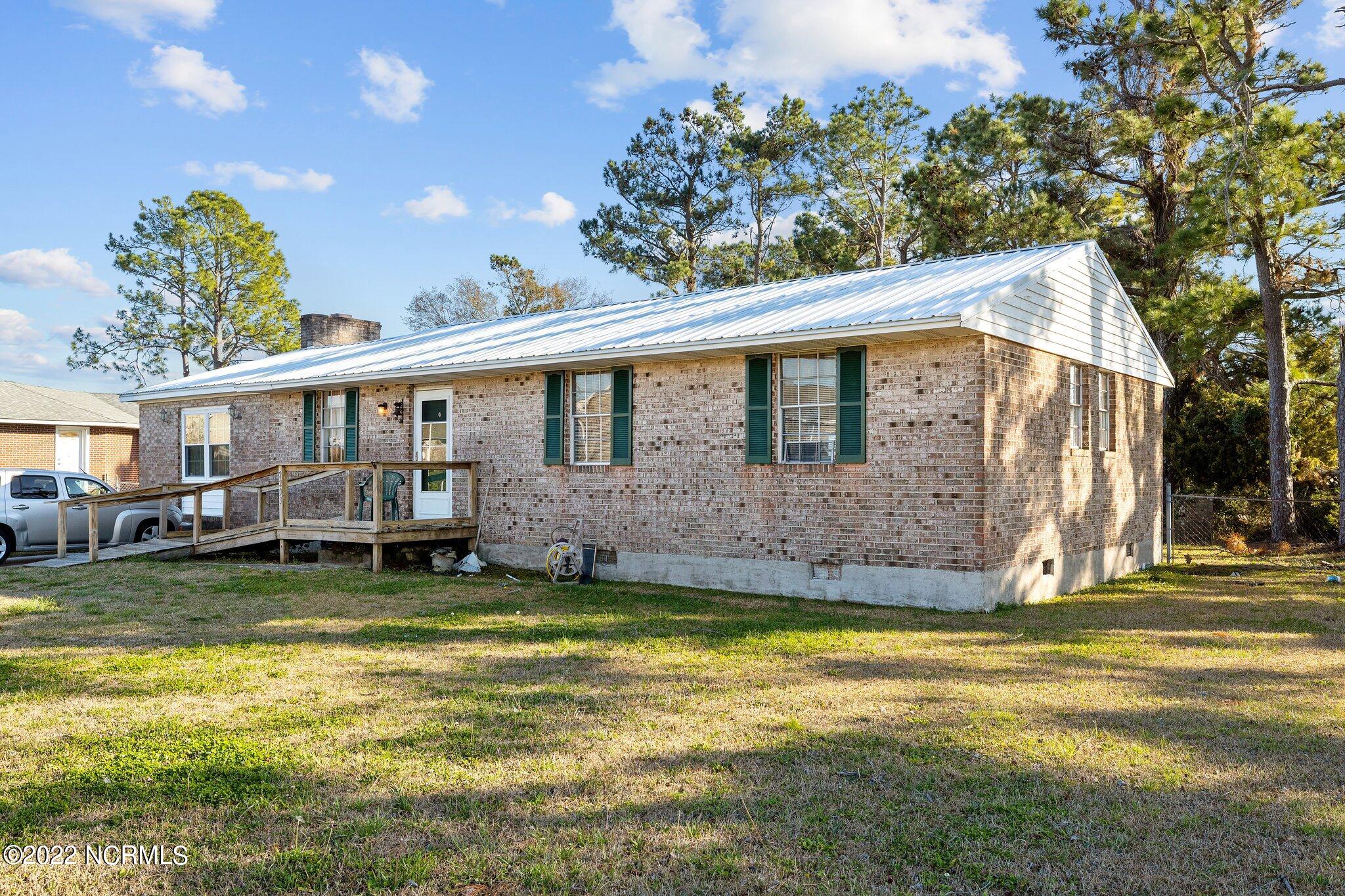 2203 Mayberry Loop Road Morehead City, NC 28557 - Photo 17 of 27 Front Elevation