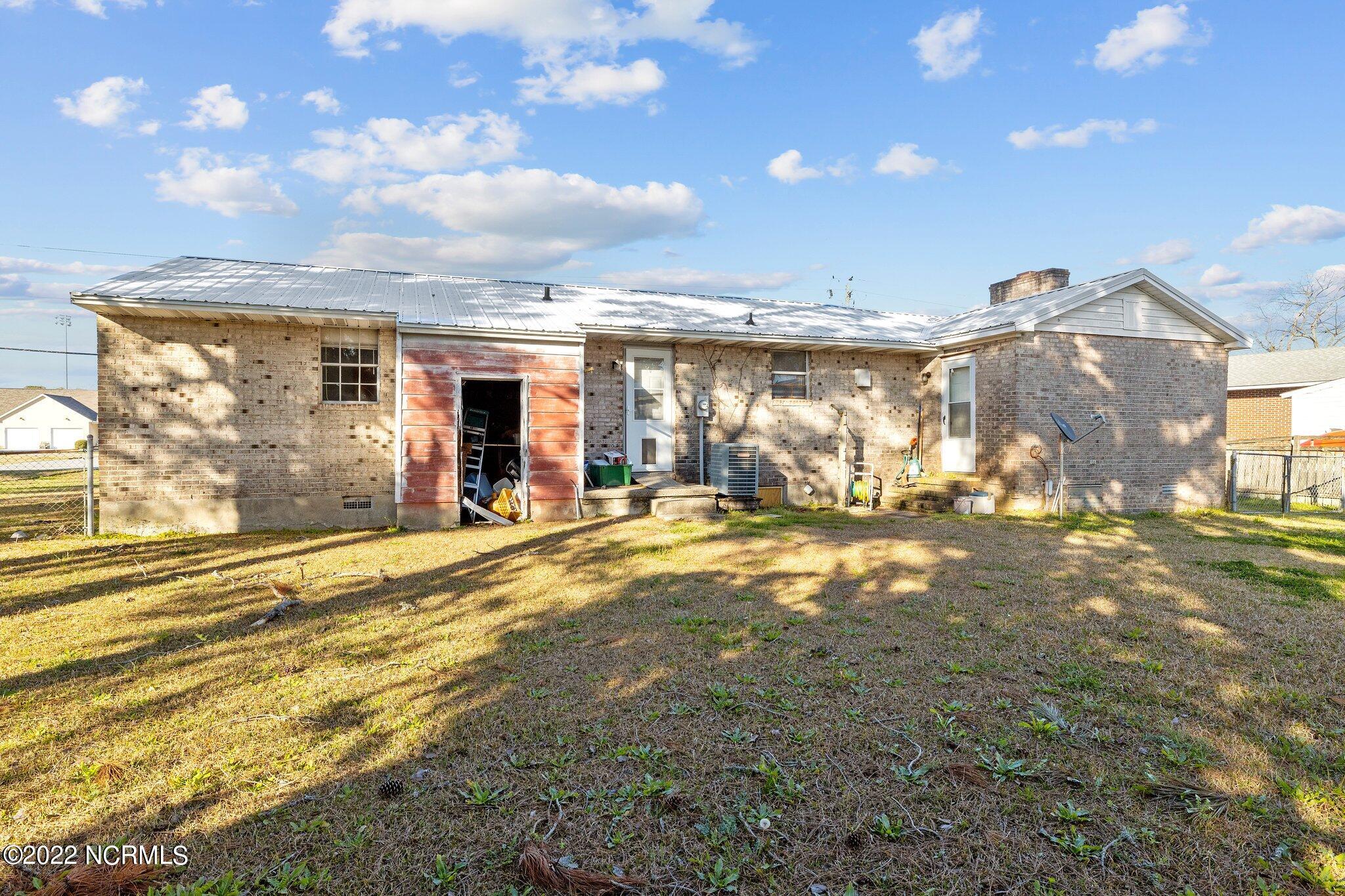 2203 Mayberry Loop Road Morehead City, NC 28557 - Photo 19 of 27 Rear Elevation