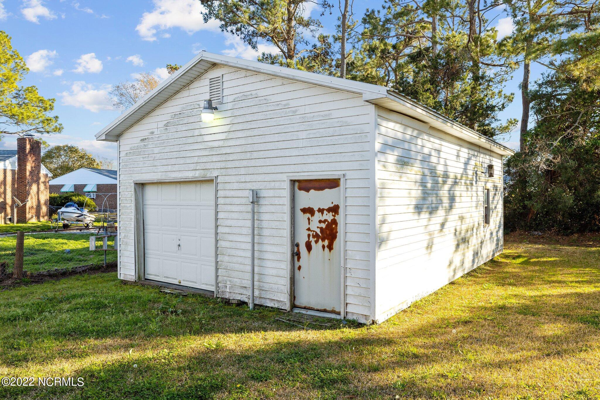 2203 Mayberry Loop Road Morehead City, NC 28557 - Photo 20 of 27 Shop