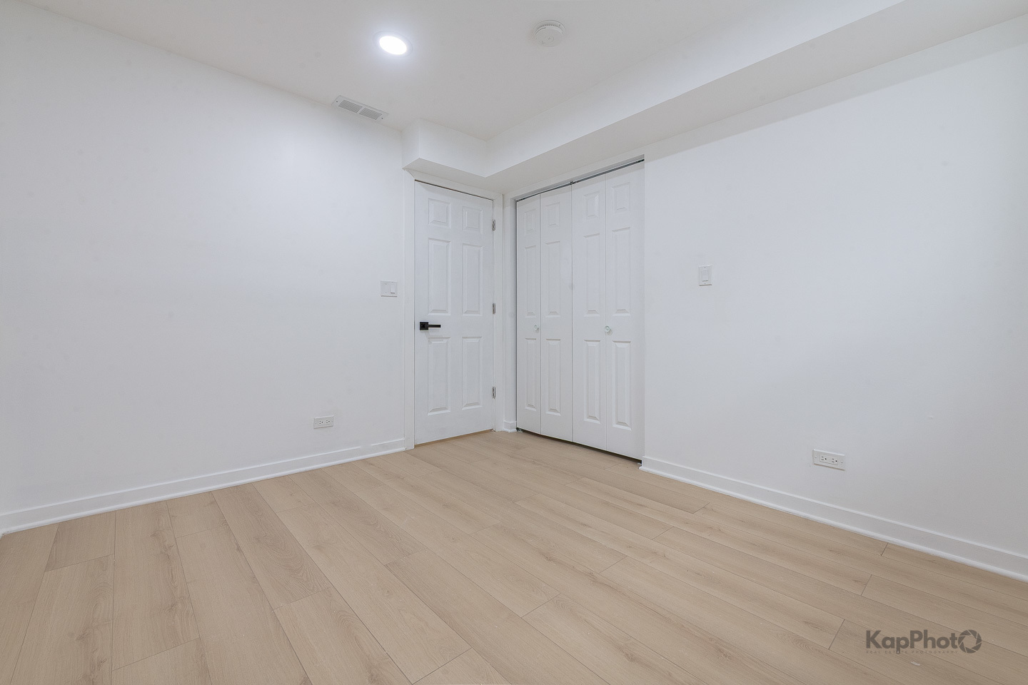 2139 West 24th Street Chicago, IL 60608 - Photo 18 of 29 a view of an empty room