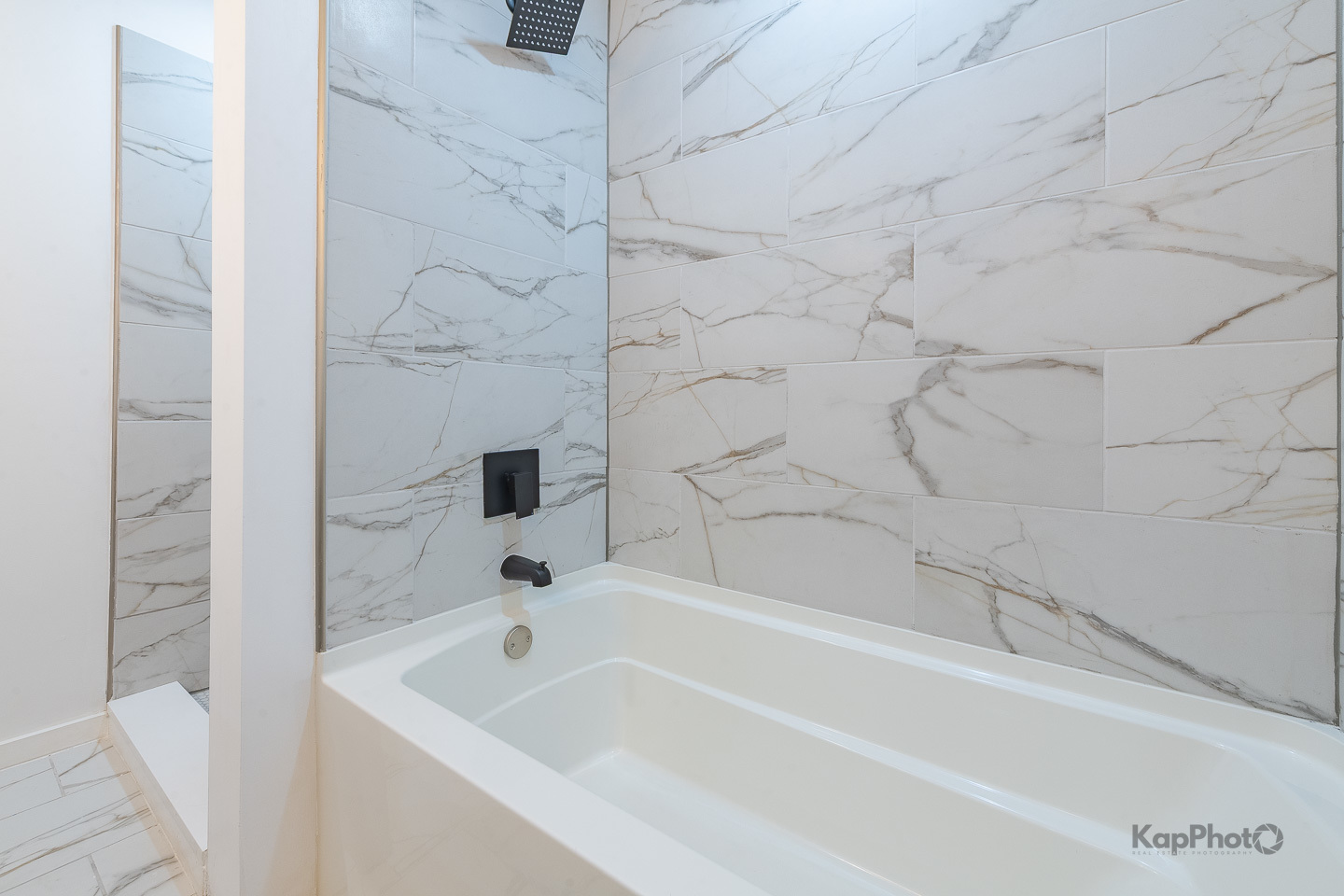 2139 West 24th Street Chicago, IL 60608 - Photo 27 of 29 a bathroom with a tub