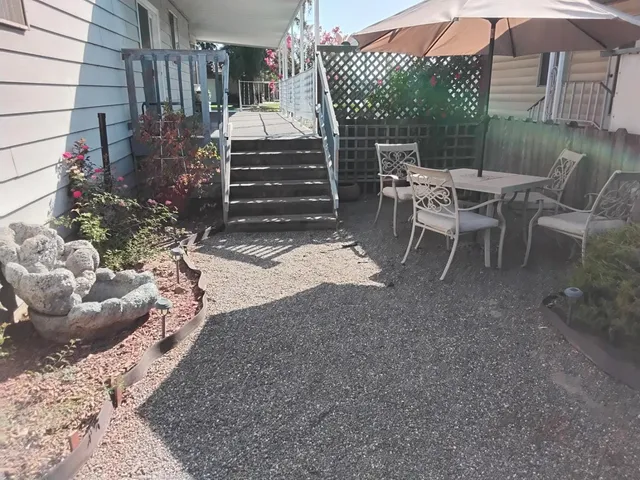a view of entryway and hall