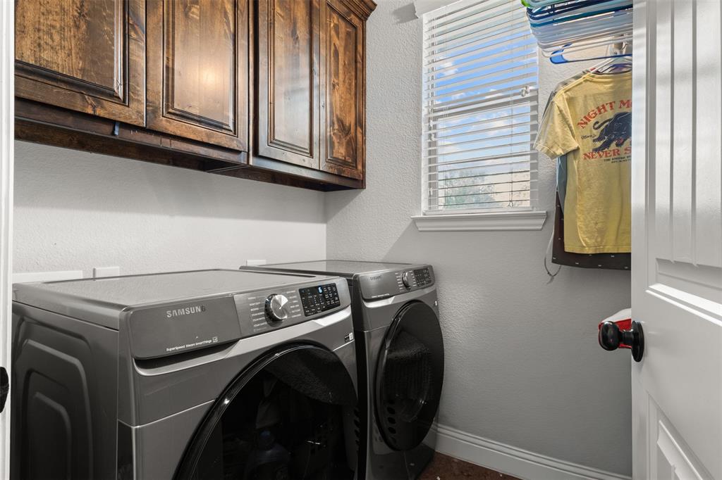 800 Goose Court Forney, TX 75126 - Photo 31 of 34 a utility room with dryer and washer