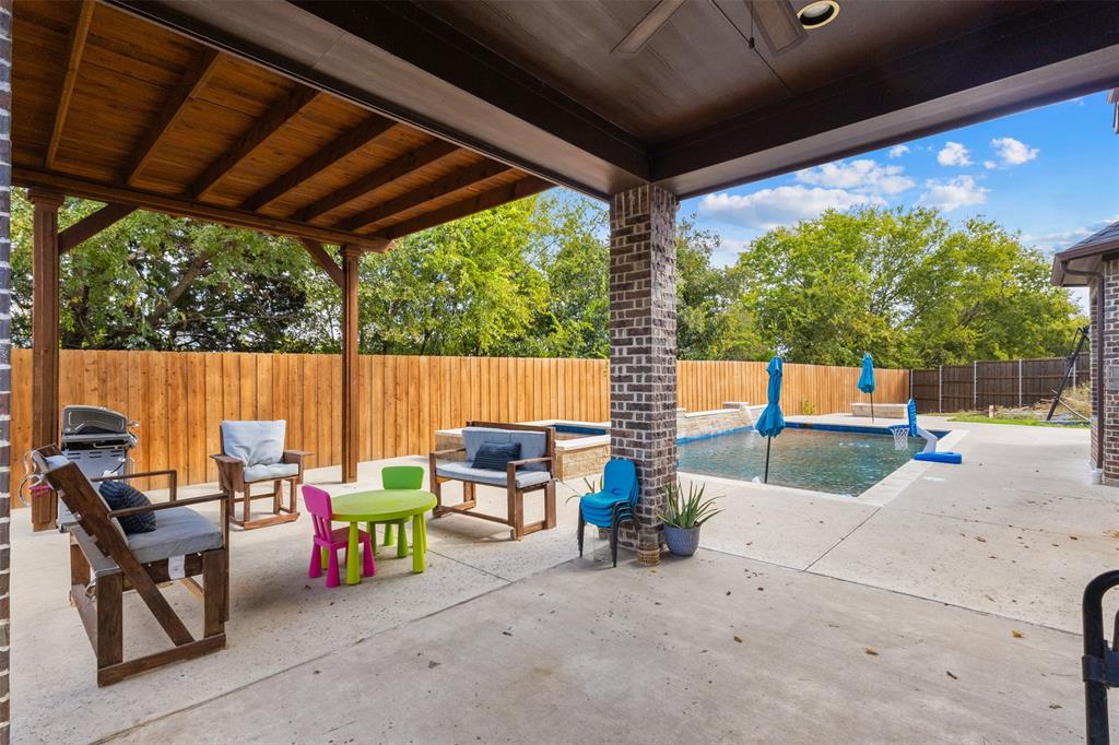 800 Goose Court Forney, TX 75126 - Photo 4 of 34 a backyard of a house with table and chairs