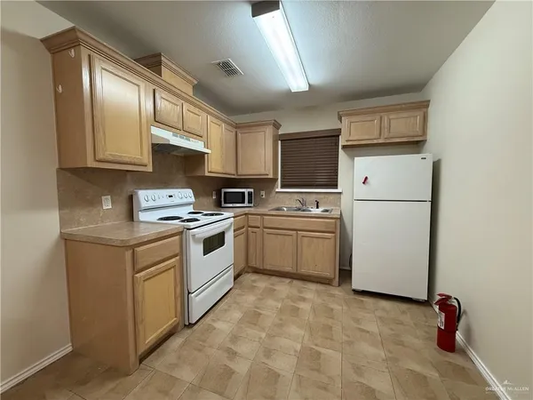 $990 | 1500 Industrial Way, Unit A, Mission, TX 78572