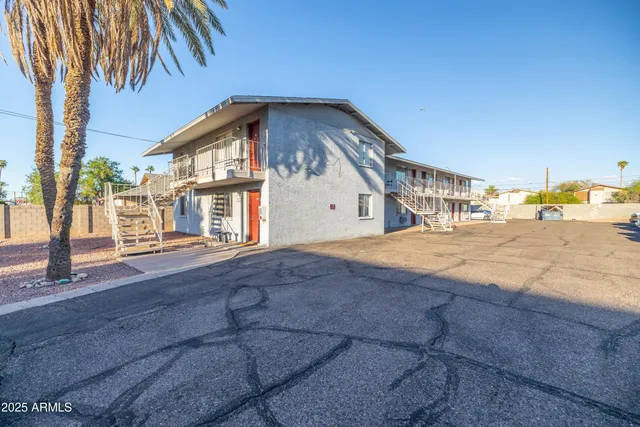 a view of a house with entertaining space