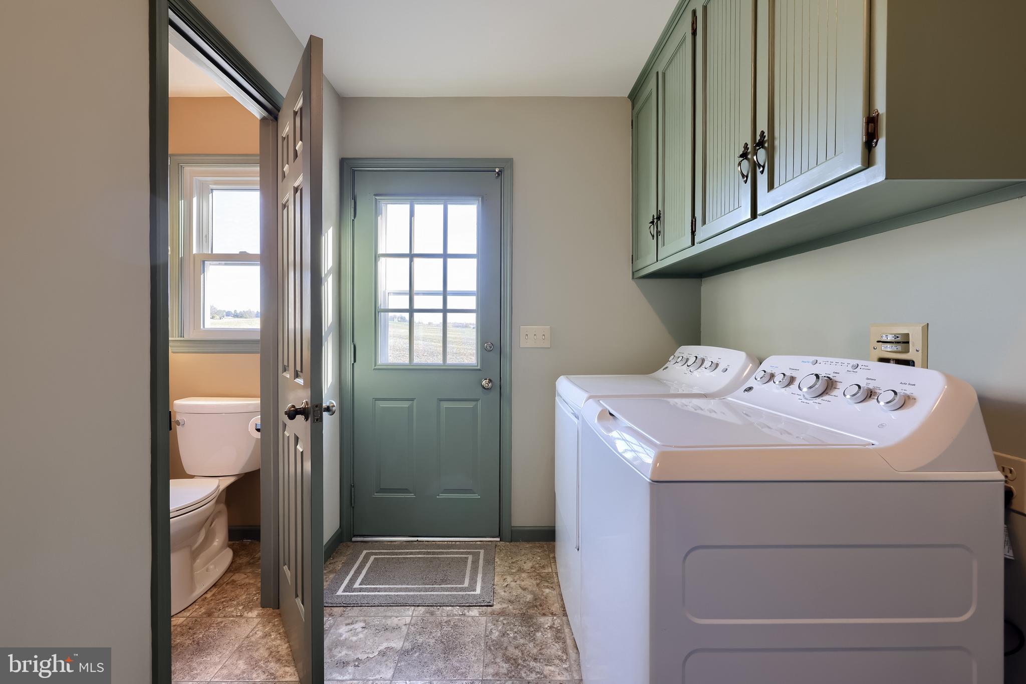 2 Mill Ridge Court Lancaster, PA 17601 - Photo 27 of 79 a utility room with closet dryer and washer