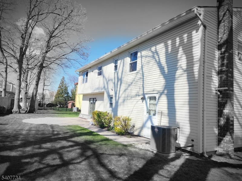 71 Rodak Circle Edison, NJ 08817 - Photo 3 of 20