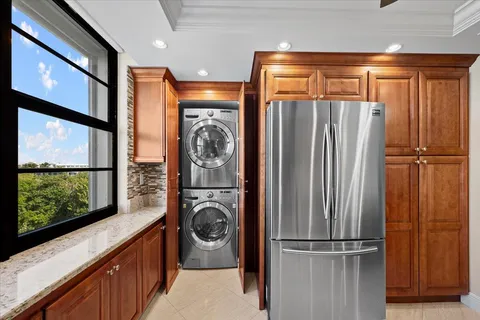 $949,900 | 911 Ocean Drive, Unit 506, North Palm Beach, FL 33408