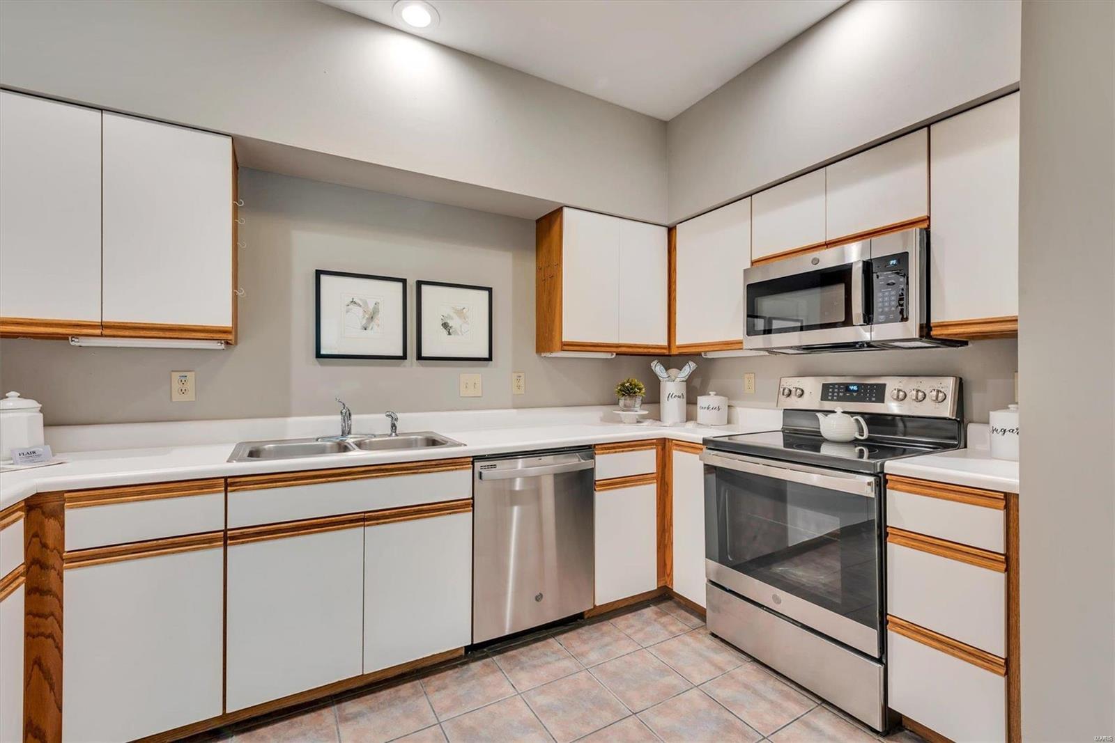155 North Hanley Road, Unit 104 St. Louis, MO 63105 - Photo 11 of 22 Gallery Image 11