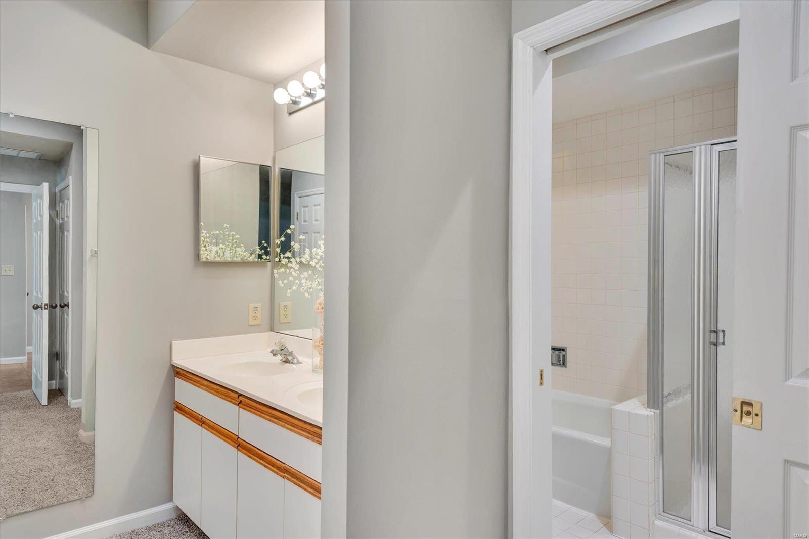 155 North Hanley Road, Unit 104 St. Louis, MO 63105 - Photo 14 of 22 Gallery Image 14