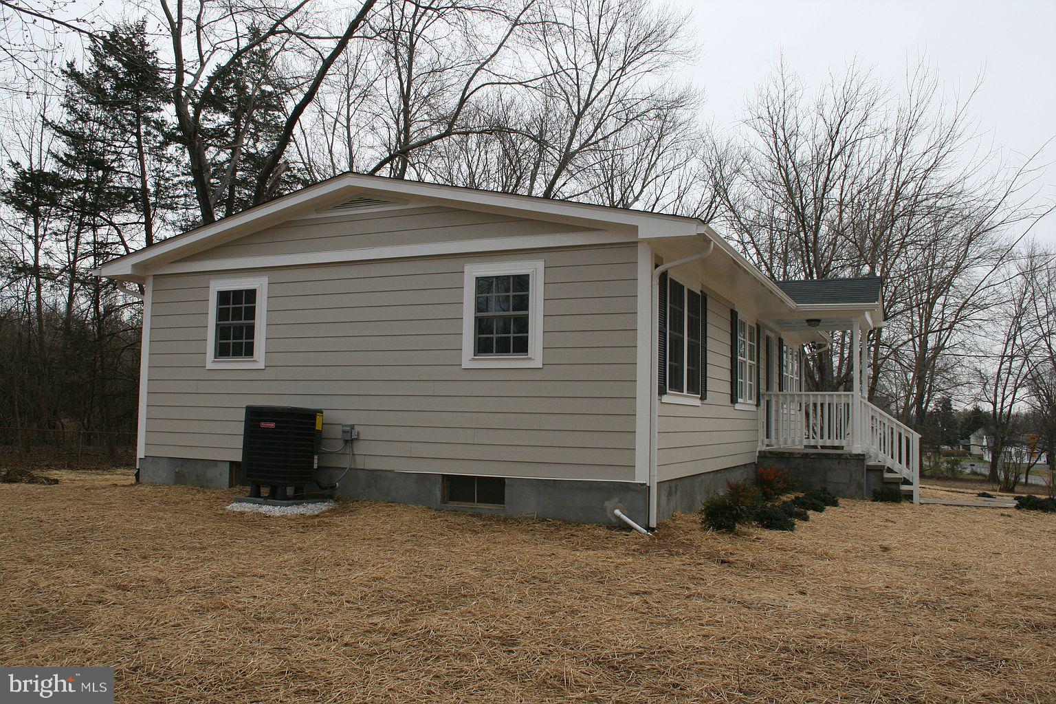 35240 Snake Hill Road Middleburg, VA 20117 - Photo 4 of 19 a front view of a house with a yard