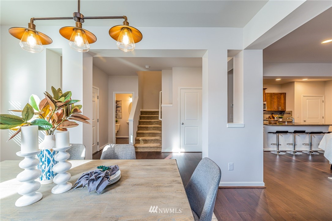 4303 Riverfront Boulevard Everett, WA 98203 - Photo 18 of 40 a living room with furniture and wooden floor