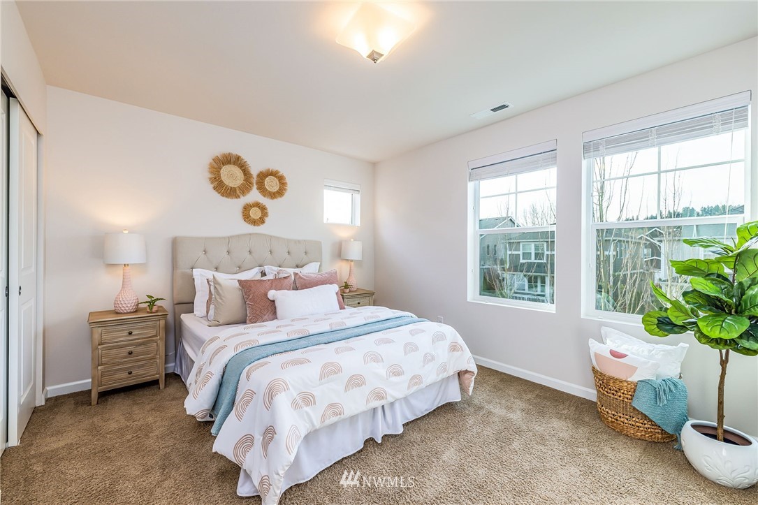 4303 Riverfront Boulevard Everett, WA 98203 - Photo 23 of 40 a bedroom with a bed and a window