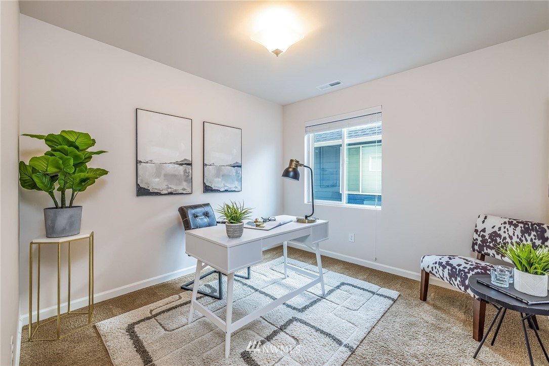 4303 Riverfront Boulevard Everett, WA 98203 - Photo 25 of 40 a workspace with furniture and a potted plant