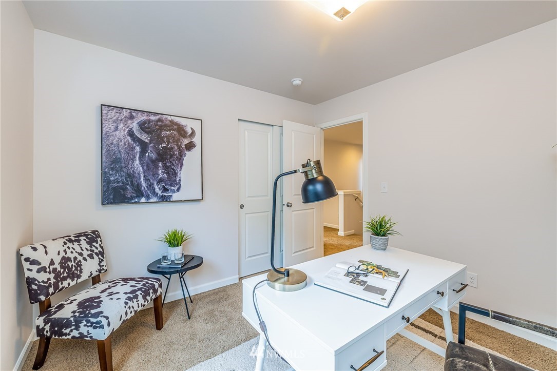 4303 Riverfront Boulevard Everett, WA 98203 - Photo 26 of 40 a living room with furniture and next to a window