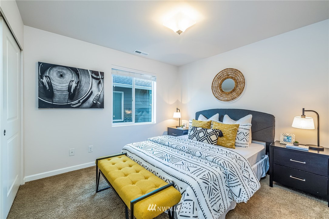 4303 Riverfront Boulevard Everett, WA 98203 - Photo 27 of 40 a bedroom with a bed and painting on the wall