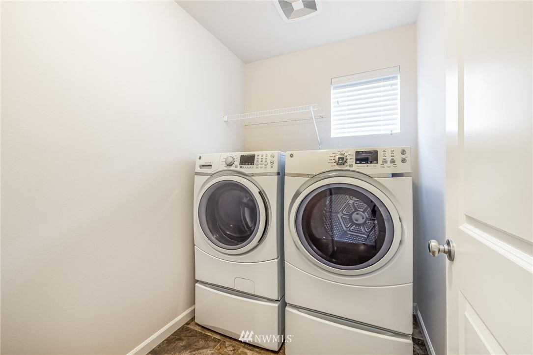 4303 Riverfront Boulevard Everett, WA 98203 - Photo 29 of 40 a utility room with dryer and washer