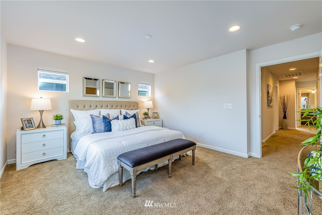 4303 Riverfront Boulevard Everett, WA 98203 - Photo 34 of 40 a bedroom with a bed and a couch