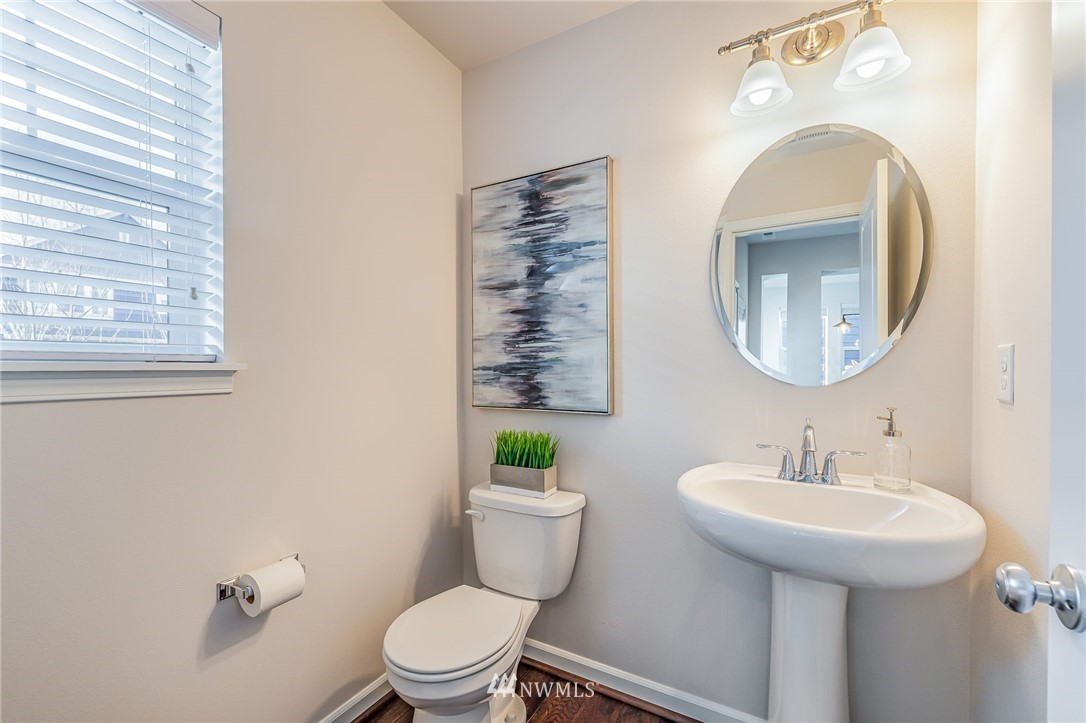 4303 Riverfront Boulevard Everett, WA 98203 - Photo 39 of 40 a bathroom with a toilet a sink and a mirror