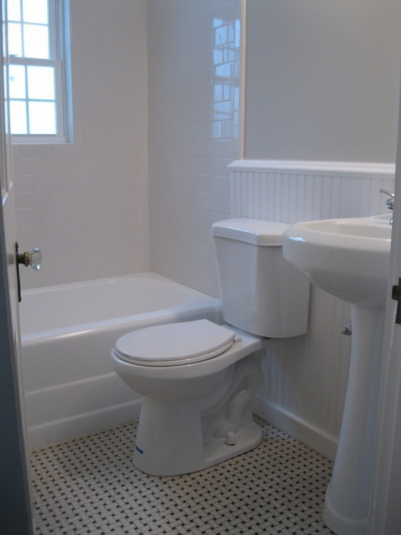 83 Flagg Street Worcester, MA 01602 - Photo 14 of 25 a bathroom with a toilet and a bathtub