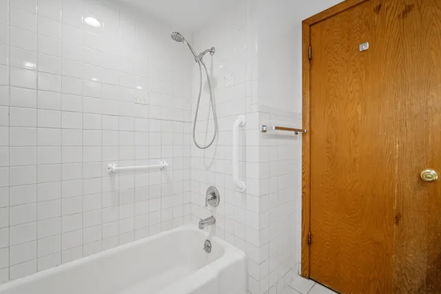 $199,900 | 6800 North Overhill Avenue, Unit 1A, Chicago, IL 60631