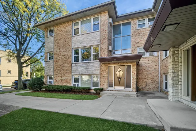 $199,900 | 6800 North Overhill Avenue, Unit 1A, Chicago, IL 60631