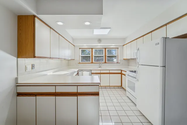 $199,900 | 6800 North Overhill Avenue, Unit 1A, Chicago, IL 60631