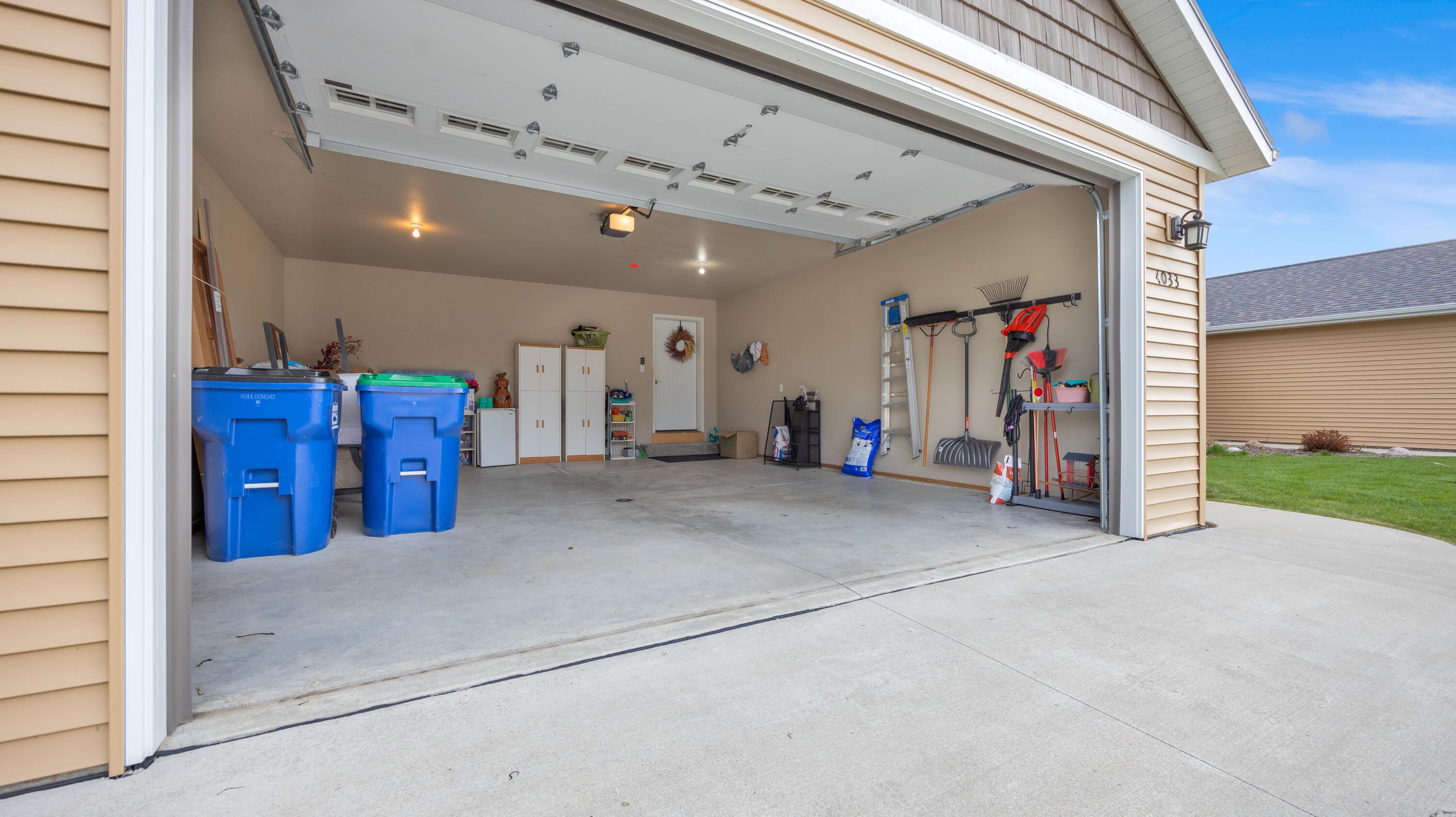 4033 Spring Court Sheboygan, WI 53081 - Photo 16 of 24 Garage