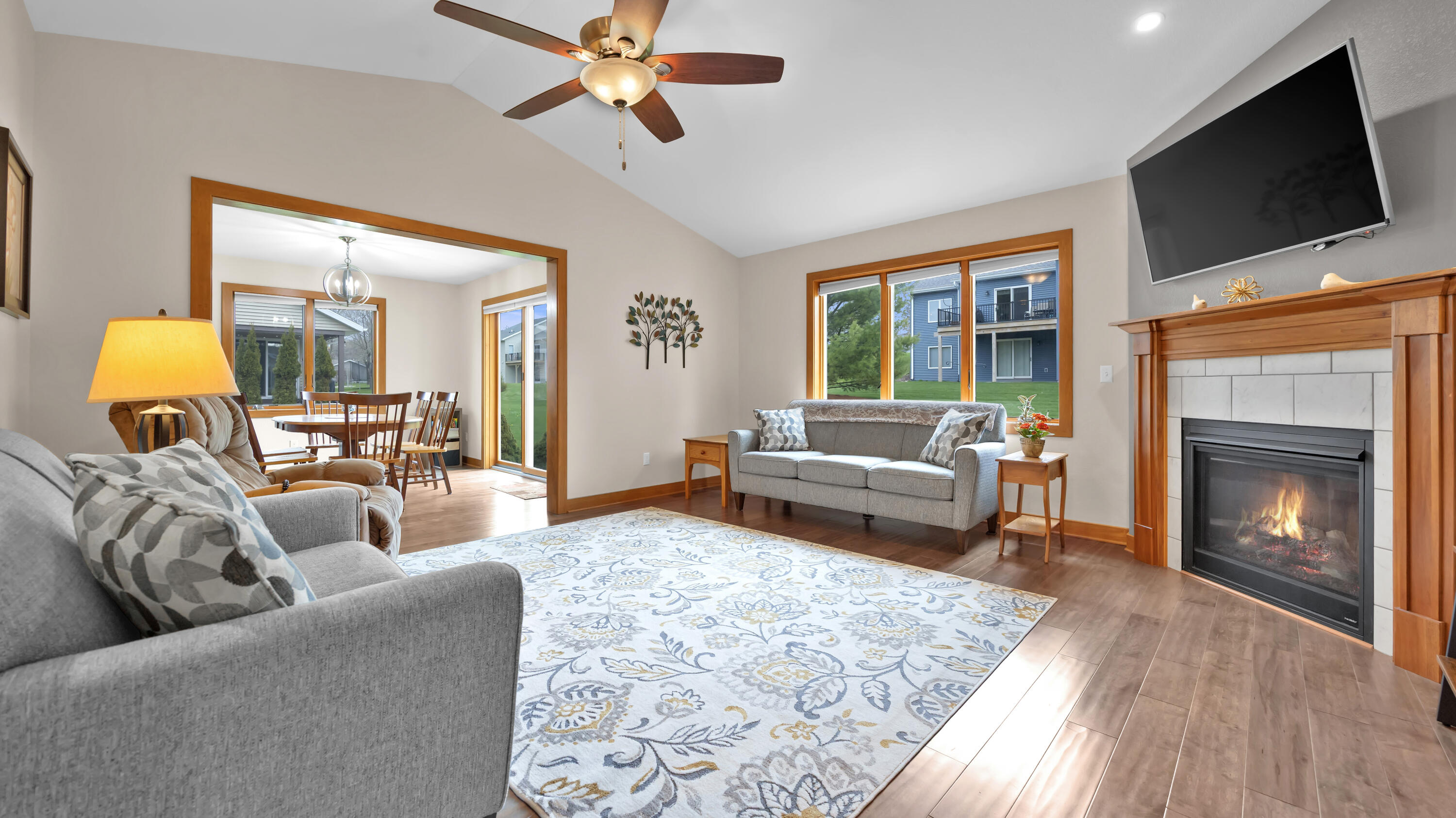 4033 Spring Court Sheboygan, WI 53081 - Photo 19 of 24 Living Room