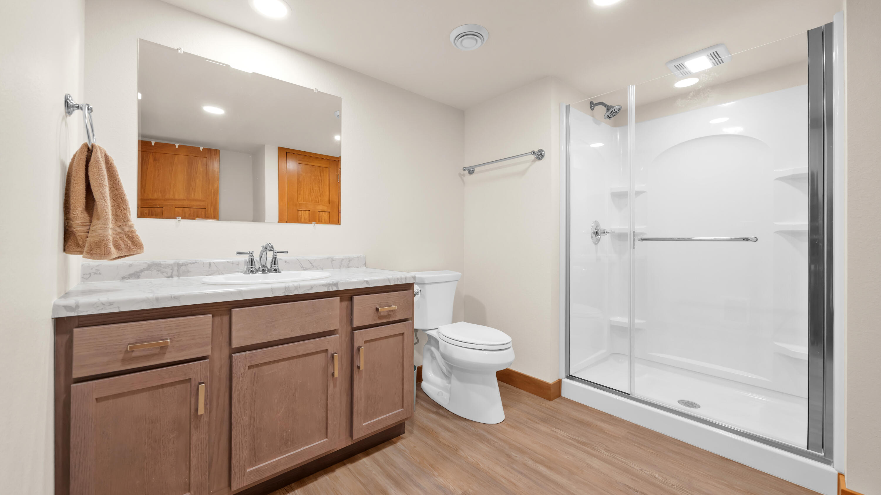 4033 Spring Court Sheboygan, WI 53081 - Photo 8 of 24 Bathroom lower
