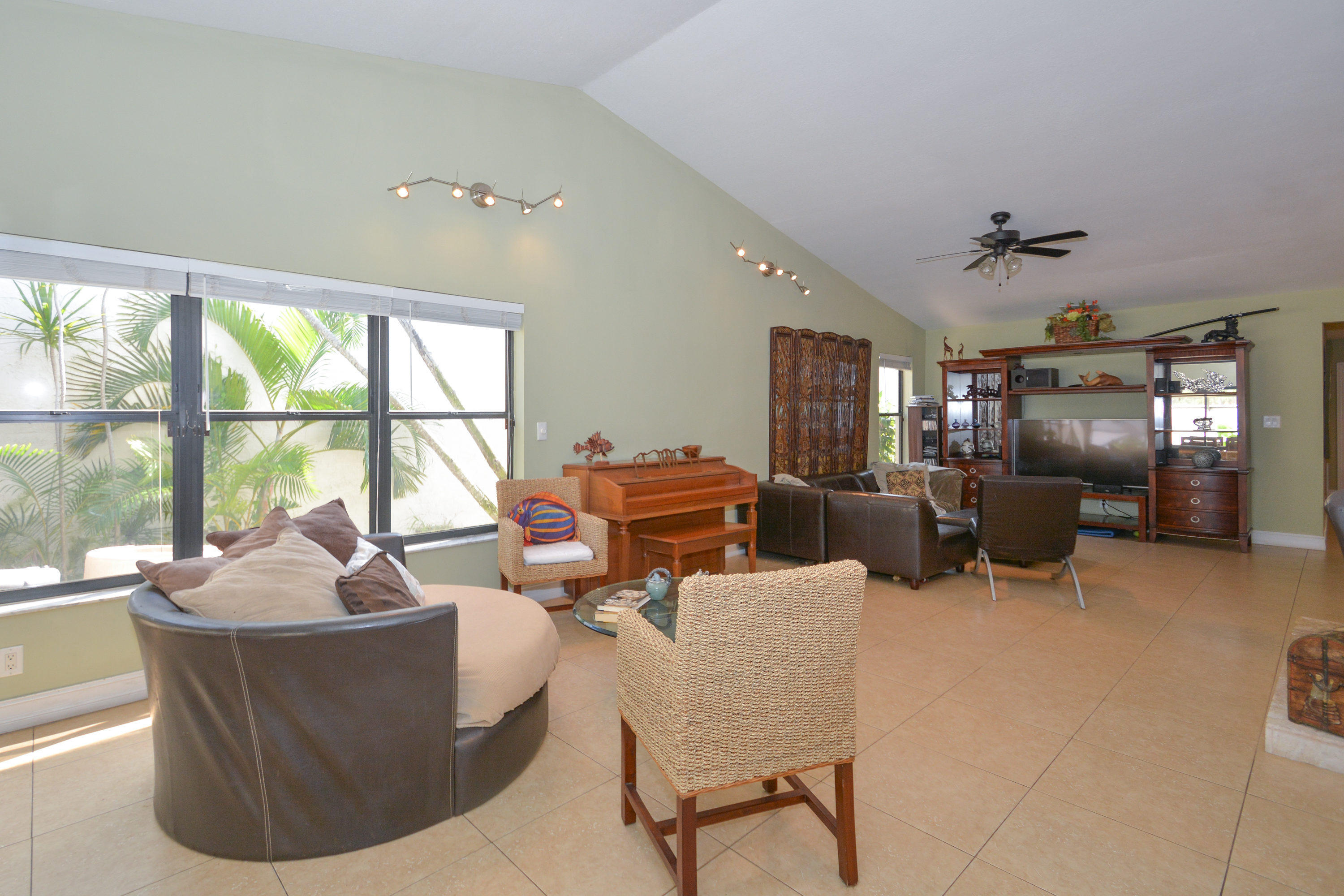 6917 Palmar Court Boca Raton, FL 33433 - Photo 3 of 32 6917 Palmar Ct Boca Raton FL-print-009-3